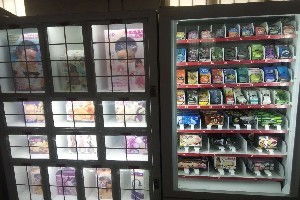 廠家直銷自動售貨機(jī) 飲料食品與計(jì)生用品的智能化零售新選擇